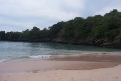 Long Weekend, Yuk ke Pantai Pink di Flores!