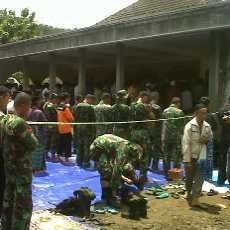 Ratusan Orang Gelar Salat Gaib Bagi Korban Longsor di Jombang