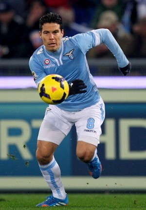 Hernanes di Antara Dua Pilihan