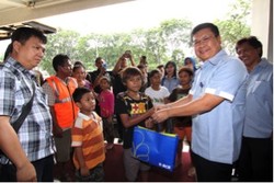 BCA Beri Bantuan Untuk Korban Banjir di Posko Gading Nias Residence