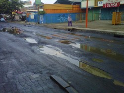 Waduh! Jalan di Haji Nawi Kebayoran Baru Seperti Kubangan Kerbau