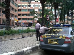 Ada Kabar Pengerahan Massa, Polisi Berjaga di Apartemen Cempaka Mas