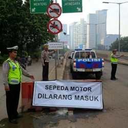 Sudah Ada Spanduk dan Rambu, Kenapa Pemotor Tetap Nekat Naik JLNT?