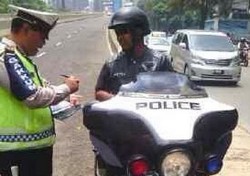 Polisi Tilang Moge Police di JLNT