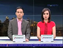 Batu Tebing Longsor Menutupi Jalan Diledakkan TNI