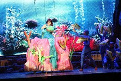 Penonton Suka Arilia The Mermaid di Trans Studio Bandung