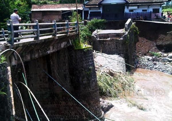 Banjir Bandang Terjang Malang
