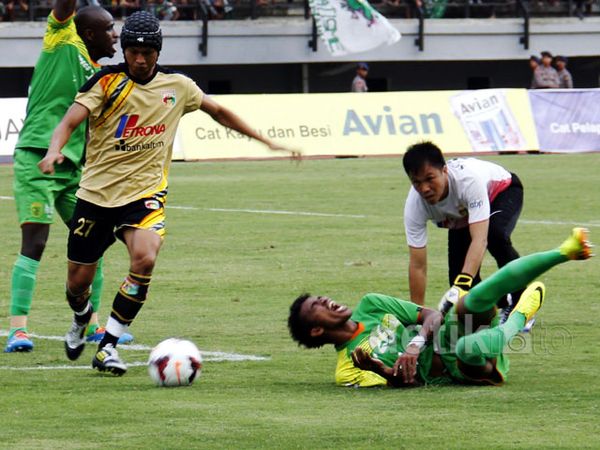Persebaya Tundukkan Mitra Kukar 2-1