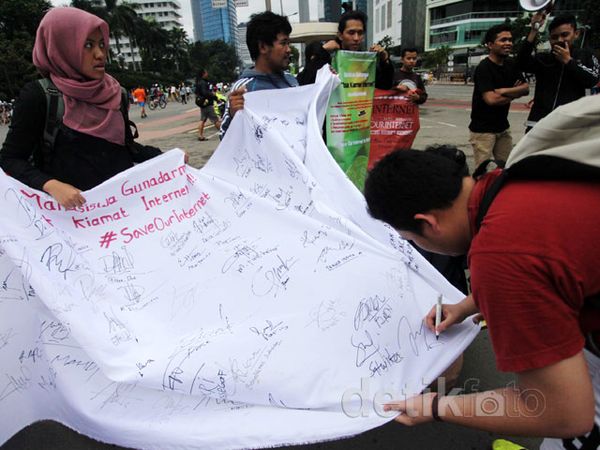 Aksi Tolak Kiamat Internet