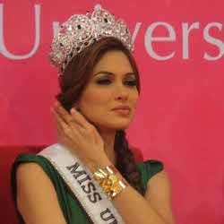 Miss Universe 2013, Gabriela Isler Senang Bisa Belajar Buat Bakpia