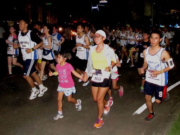 2.000 Orang Ikuti Glow Run Night Series Yamaha GT125