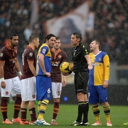 Lapangan Tergenang Air, Laga Roma-Parma Dihentikan