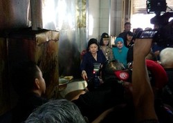 Yummy! Ibu Ani Goreng Tahu Sumedang, SBY Langsung Mencicipi