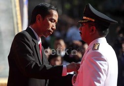 Tak di Tempat Saat Disidak, Walkot Jakbar Langsung Susul Jokowi Blusukan