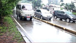 Mobil Pelat Merah Serobot Jalur TransJ di Warung Buncit