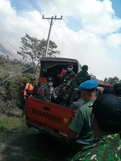 Tim Evakuasi Temukan Motor, Laptop dan Helm Tanpa Pemilik di Sinabung