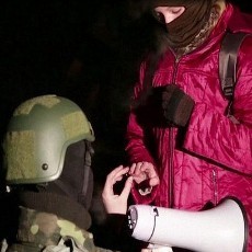 Demonstran Ukraina Lamar Kekasihnya di Tengah Unjuk Rasa