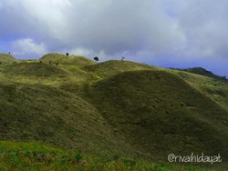 Uniknya Bukit Teletubbies di Puncak Gunung Prau