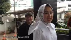 Air Mata Airin Tumpah di Rutan KPK