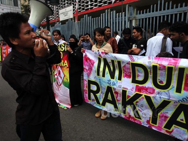 Aksi Tolak Dana Saksi