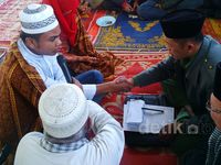 Warga Sinabung Menikah di Pengungsian