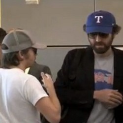 Daft Punk Tertangkap Kamera Tanpa Helm di Bandara Los Angeles