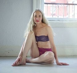 Tak Ada Kedaluwarsa untuk Seksi, Wanita 62 Tahun Jadi Model Lingerie