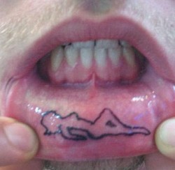 Hiii... Mentato di Mulut Jadi Ajang Selfie di Media Sosial