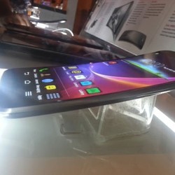 Jalan Panjang LG Wujudkan Ponsel Lengkung G Flex