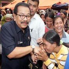 Dijenguk Pakde Karwo, Pengungsi Rawan Longsor Situbondo Berteriak Lapar