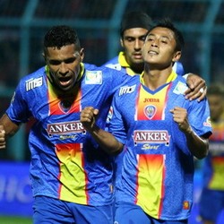 Arema Hantam Persijap 4-1