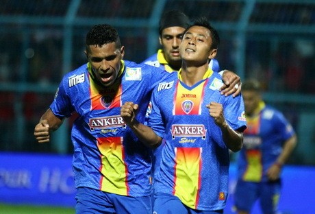 Arema Hantam Persijap 4-1