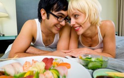 Yuk, Bermain dengan Madu dan Mangga untuk Merangsang Gairah Seksual Pasangan! (1)