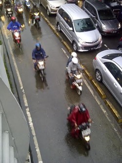 Apa Kabar Denda Rp 1 Juta Bagi Kendaraan yang Masuk Busway?