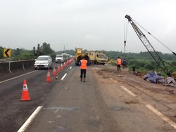 Kondisi Lalu Lintas di Km 72 Cipularang Belum Normal