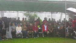 Disambut Kabut dan Hujan, Jokowi Tanam Pohon di Hulu Kali Ciliwung Bogor