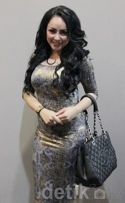 Regina Jubir Farhat Angkat Jempol untuk Kepemimpinan Jokowi