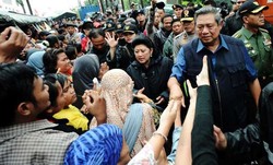 Menuju Pekalongan, SBY dan Ibu Ani Naik Kereta Api