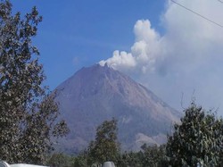 Mitos Gunung Sinabung yang Selalu Beraksi Pada Akhir Pekan