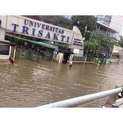 Ini Jalanan di Kawasan Jakarta yang Macet Akibat Genangan Air