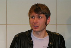Tuduh Pharrell Plagiat, Alex Kapranos Minta Maaf