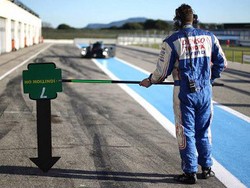 Mobil Balap Toyota V8 Hybrid Siap Dikenalkan