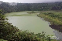 Turun ke Dalam Kawah Galunggung, Berani!