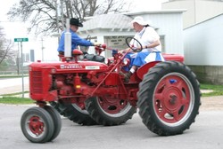 Ini Baru Unik! Ada Joget Traktor di AS
