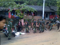 Tova Tewas Setelah Kamarnya Tertimpa Longsoran Tebing