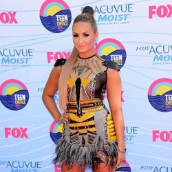 Demi Lovato Tunangan?