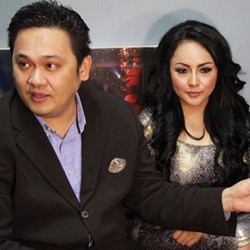 Dituding Jadi Selingkuhan Farhat Abbas, Regina Tak Mau Disumpah Pocong