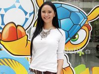 Mantan Istri Deddy Corbuzier Santai Berkaus Putih