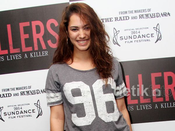 Rambut Berantakan Alexandra Gottardo