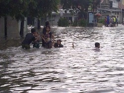 Banjir, Listrik di Jalan Bungur Besar Kemayoran Dipadamkan